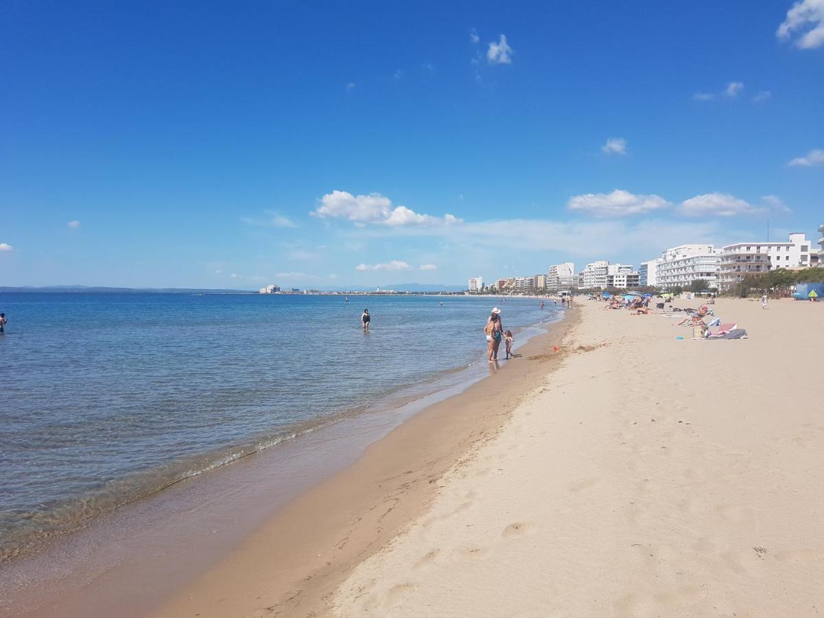 Beautiful Apartment In Front Of Beach, Pool, View Roses Exterior photo